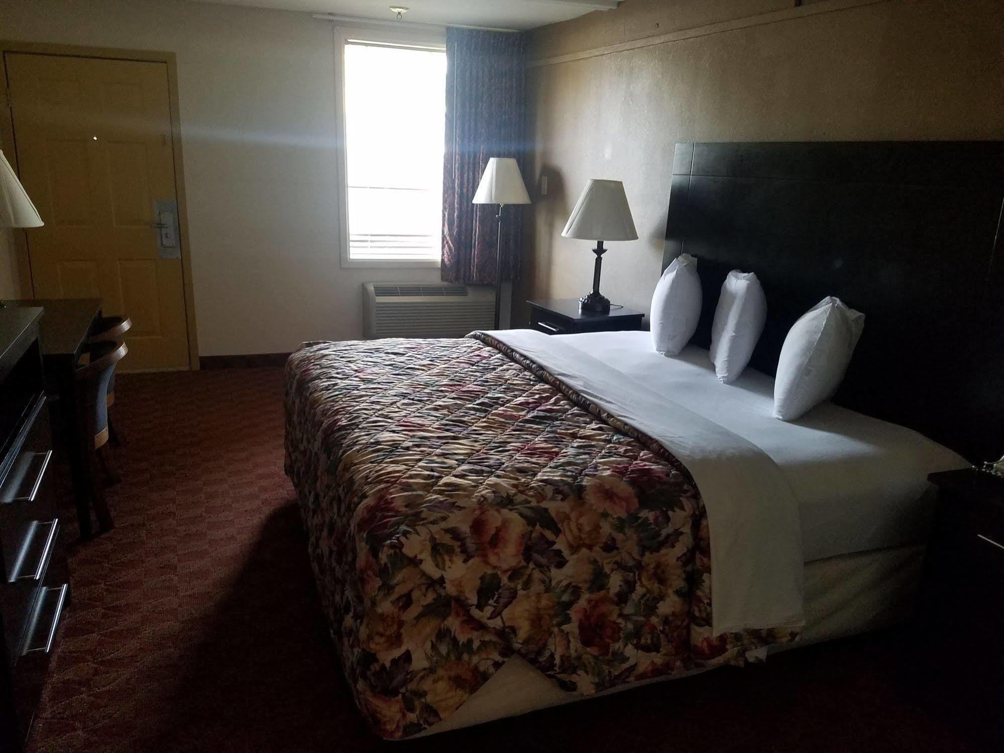 Spanish Trace Inn Athens Extérieur photo