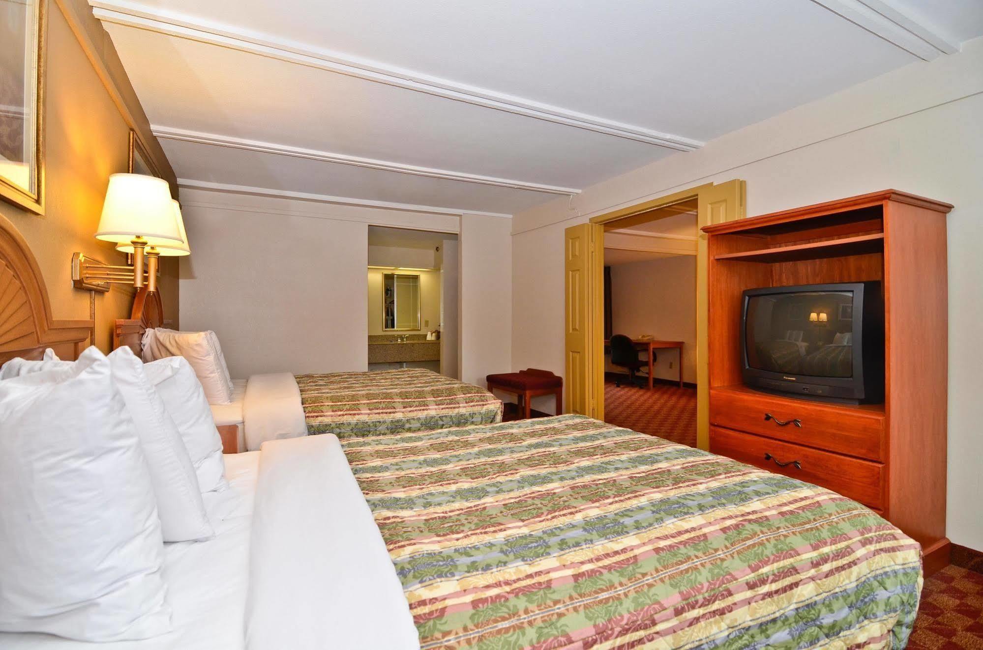 Spanish Trace Inn Athens Extérieur photo