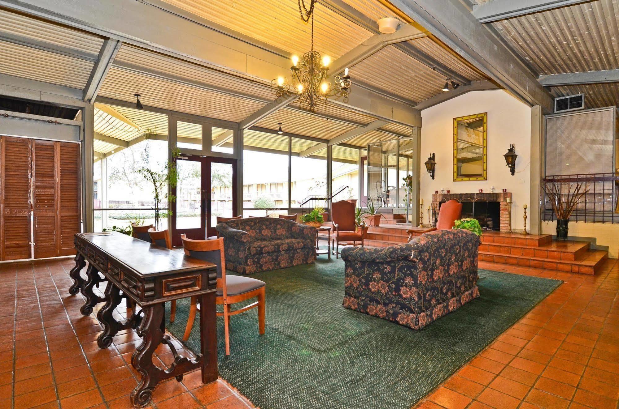 Spanish Trace Inn Athens Extérieur photo